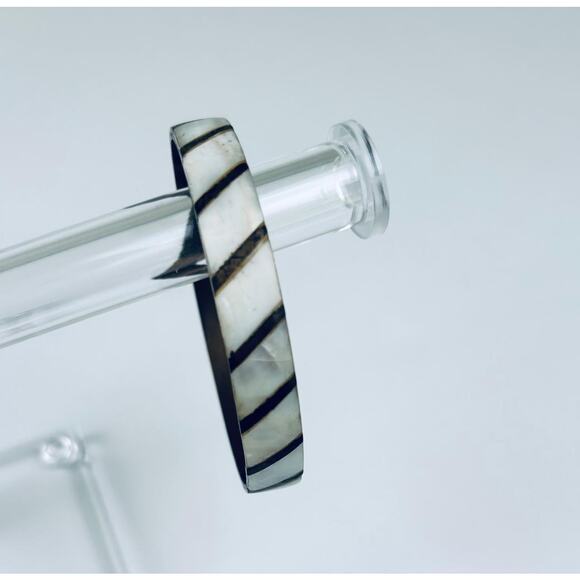 Vintage Mother Of Pearl Bangle Bracelet Brass Narrow - Picture 2 of 3